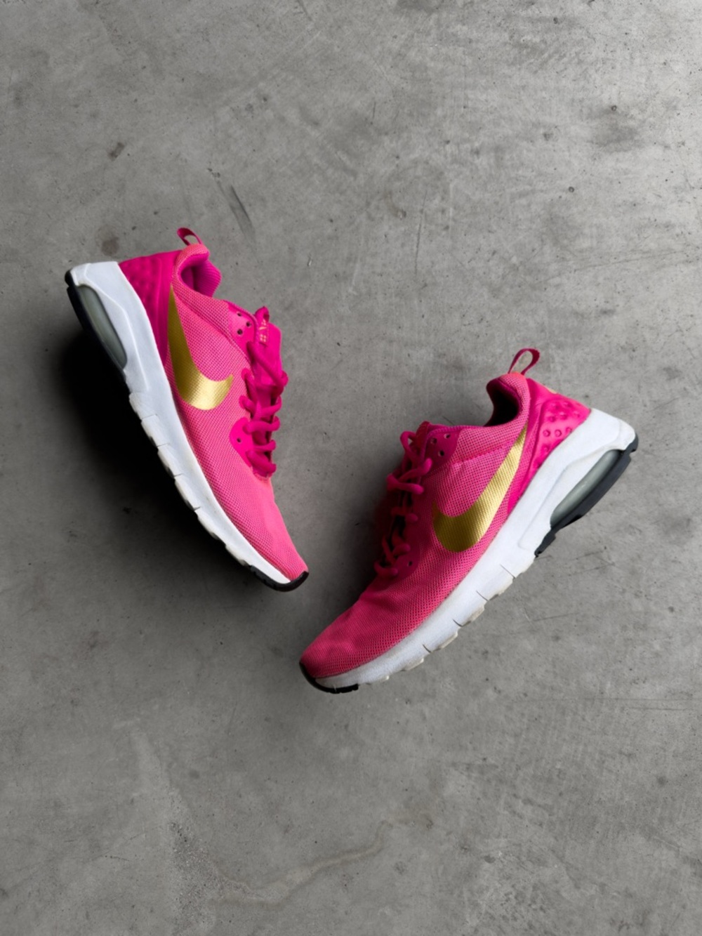 Nike Air Max Motion Running 917654 600 Pink Gold